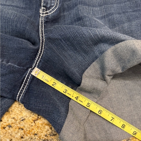 NWT Maurices Women’s Plus Size 24 Medium Wash Cuffed Denim Shorts - Picture 6 of 6